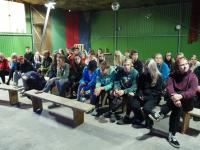 Tecko ma historickou prednasku pred tancirnou.JPG